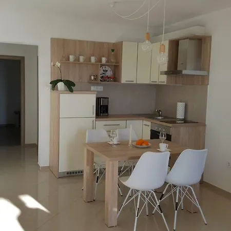 Anaivana Apartment *
