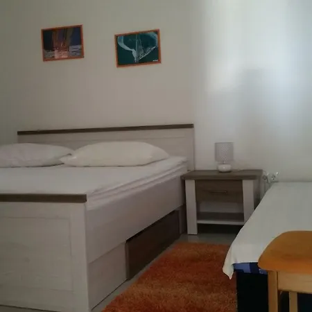 Anaivana * Trogir